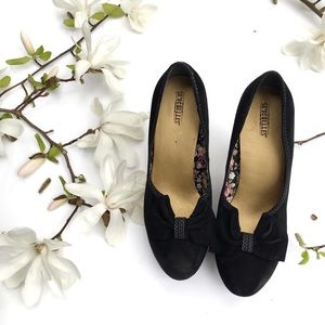 Seychelles 8.5 Black ampersand suede heels